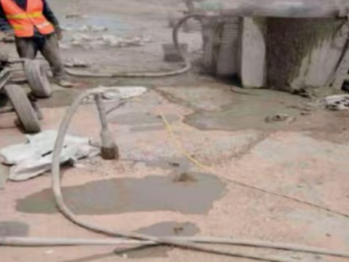 阿尔山水泥混凝土路面板底注浆技术 路面脱空注浆整治方案